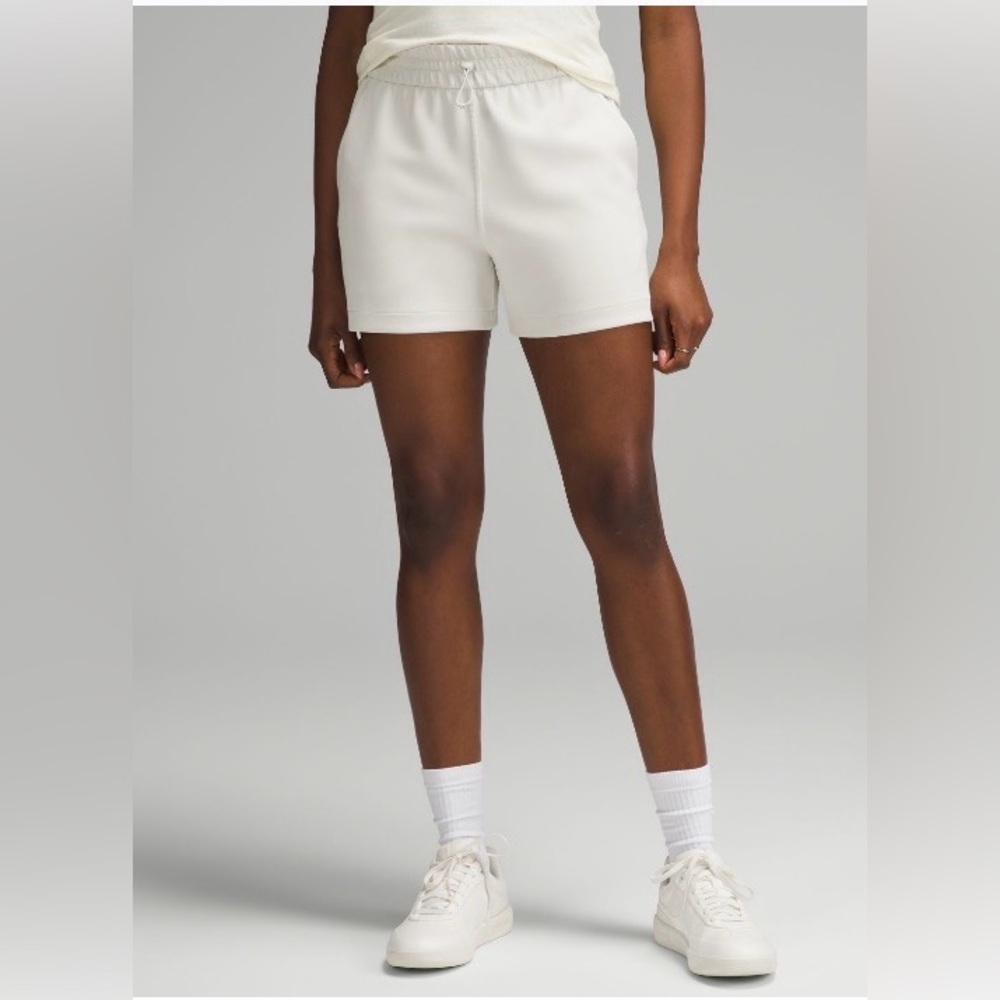 NWT Lululemon Softstreme Shorts - Bone - Size 8